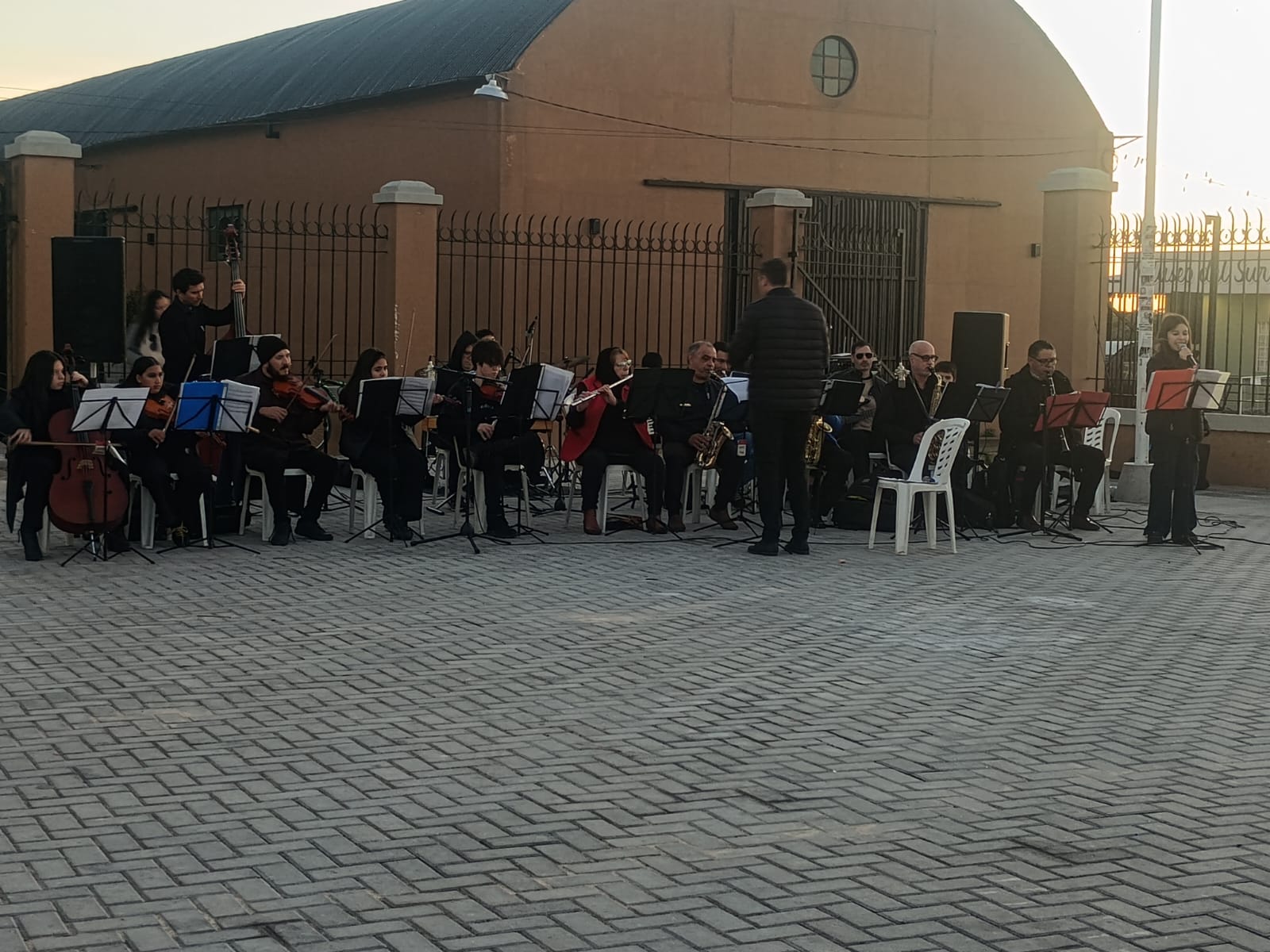 EMOCIONANTE CONCIERTO A "CIELO ABIERTO" DE LA ESCUELA MUNICIPAL DE MÚSICA